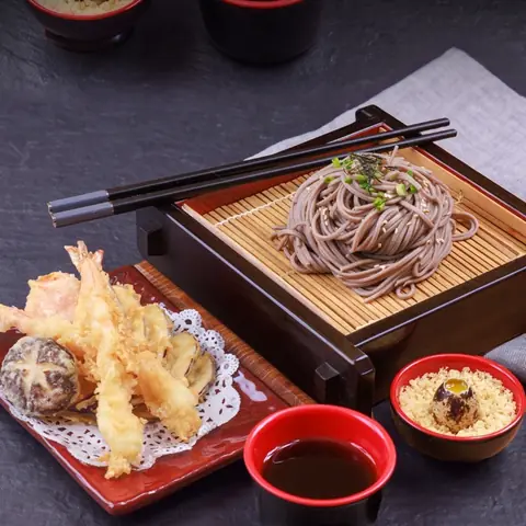 Tenzaru Soba — Cold soba noodles with tempura and dipping sauce