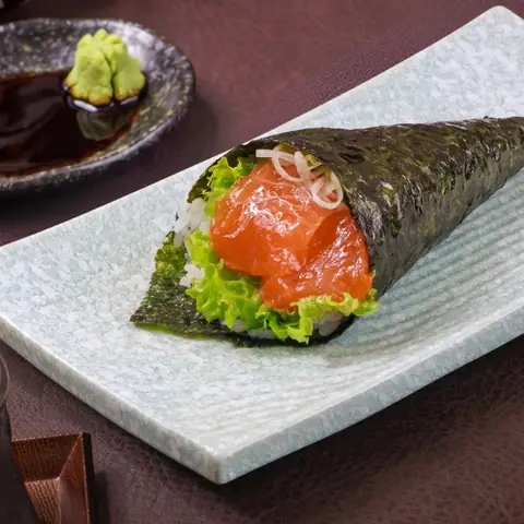 Salmon Temaki — Hand roll with fresh salmon