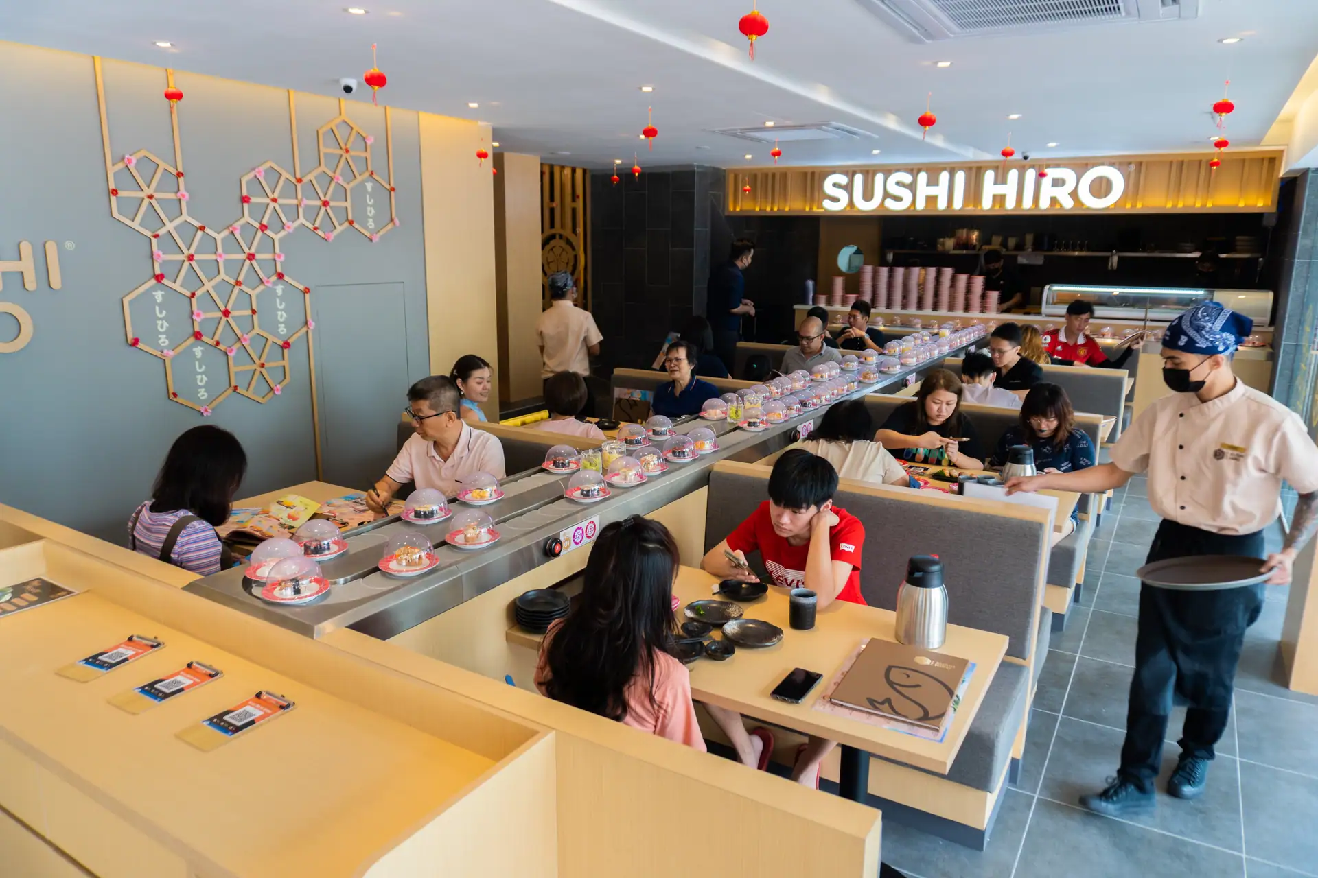 Inside Sushi Hiro Menjalara